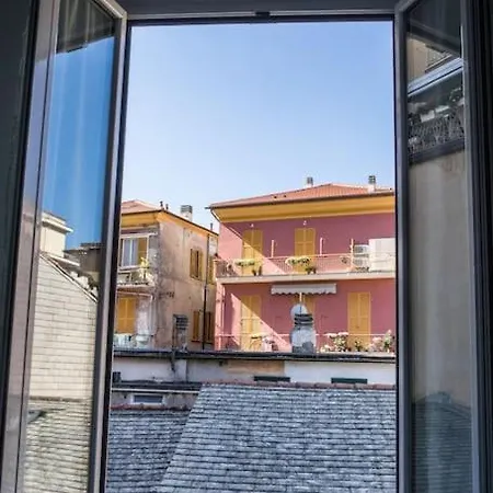 Happy Frog, La Maison Charmante Apartment *